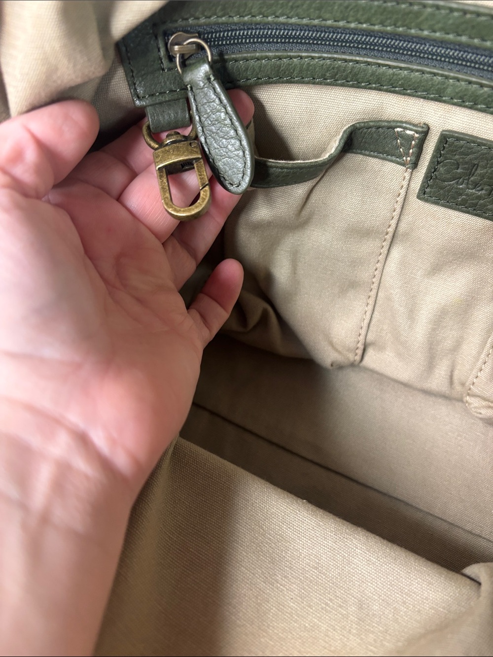 π₯Cole Haan Vintage green leather satchel with a structured, top handle design - Picture 11 of 16